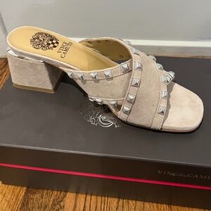 BRAND NEW VINCE CAMUTO NADONIE STUDDED MULE TAUPE SUEDE WOMENS SIZE‎ 8M SANDALS